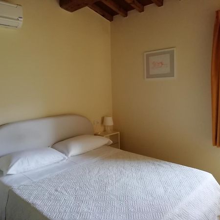Bed&Breakfast La Zagara Querceta Pokój zdjęcie